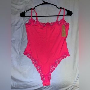 SKIMS- fits everybody lace Cami bodysuit- Size small- neon rose